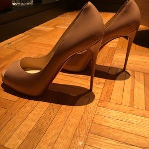 💯% Authentic Christian Louboutin Pumps